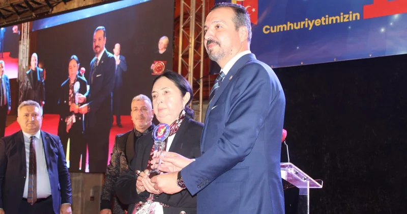 AK Parti Genel Başkan Yardımcısı Zorlu ya Romanya da özel ödül takdim edildi