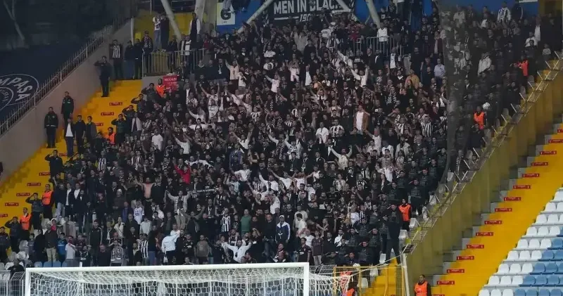 Beşiktaş tribünlerinden Sergen Yalçın a tepki büyük: Gelecek hesap verecek! Futbol Haberleri