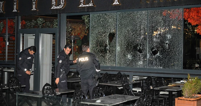 Ankara da sıcak saatler: Bir iş yeri, motosikletli 2 kişi tarafından kurşunlandı