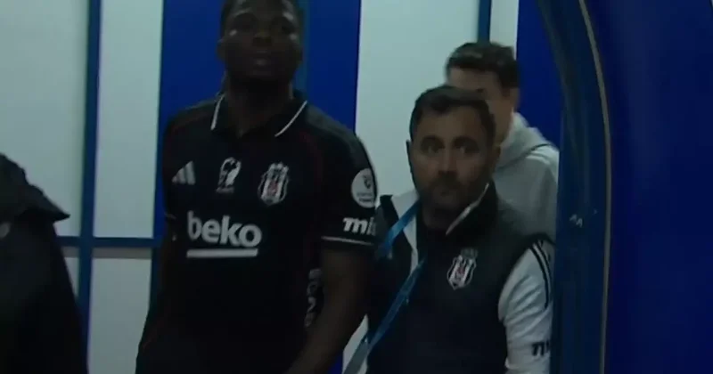Sahada ilginç anlar! Koşarak soyunma odasına gitti
