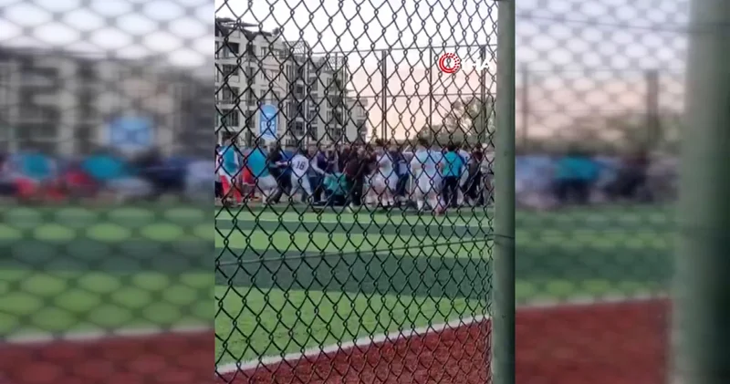 Başakşehir Göktürkspor U16 maçında saha karıştı