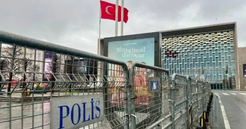 Avukatların adliyeye alınmamasına sert tepki