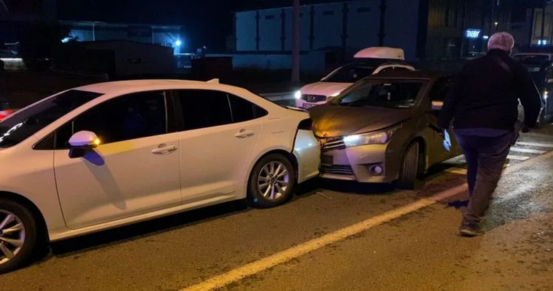 Bursa da 3 otomobilin karıştığı zincirleme kaza: 2 si çocuk 5 yaralı