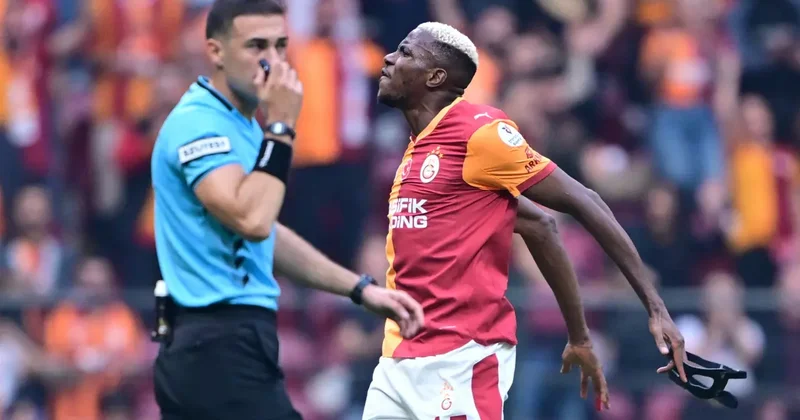 Victor Osimhen, Okan Buruk u yakaladı