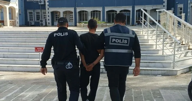Büfeciyi darbedip, paraları alarak kaçan 2 şüpheli yakalandı İzmir Haberleri