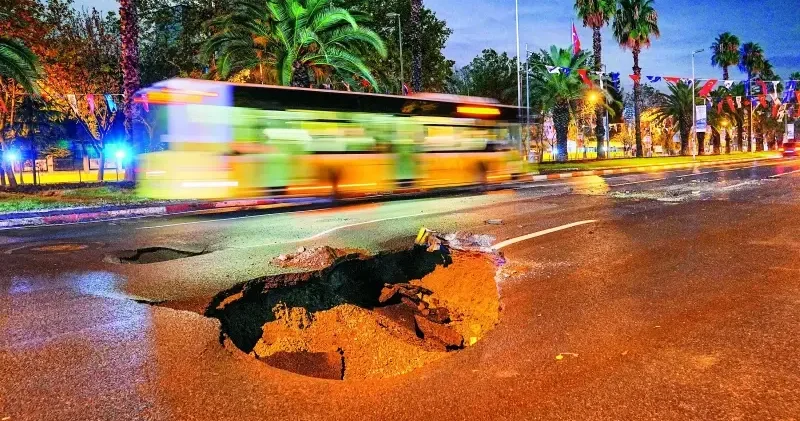 Sağanak İstanbul’u felç etti Yerel Gündem Haberleri