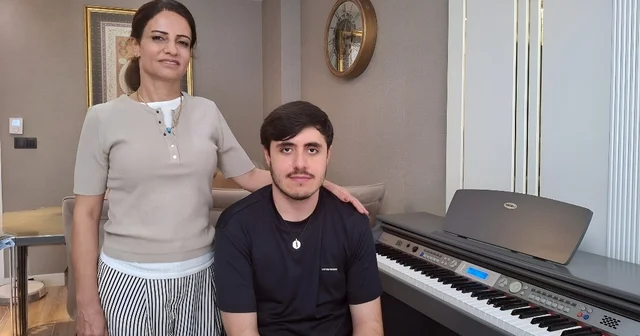 Doğuştan absolut kulak otizmli Emre, müzik yeteneğiyle güzel sanatları hedefliyor Bursa Haberleri