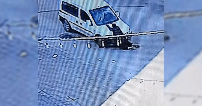 İyilik yapmak istedi, arabasından oldu: Yerde yatan şahsı görünce durdu, direksiyonu kaptırdı! Sözcü Gazetesi