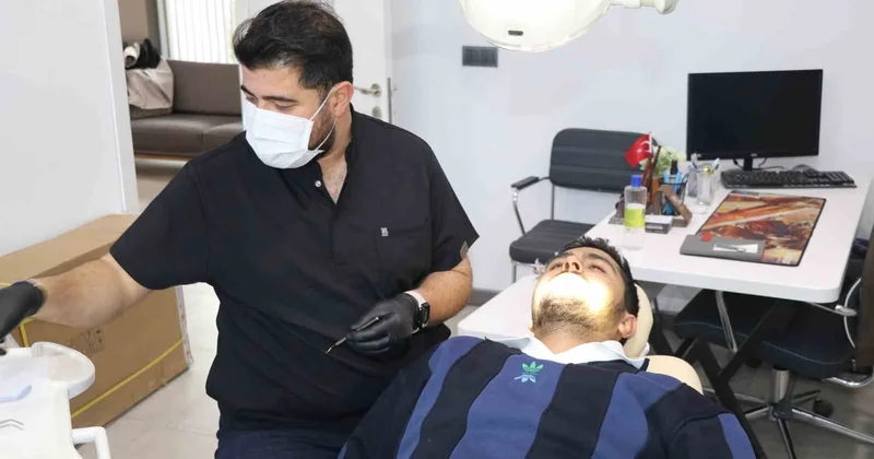 Sivas ta diş hekimi, Eypio ya benzerliğiyle hastalarının ilgisini çekiyor