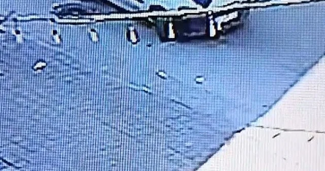 Trafikte önünü kestiği hafif ticari aracı çaldı; o anlar kamerada Adana Haberleri Habertürk Yerel Haberler