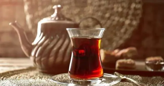 Çaydan vazgeçemeyenlere iyi haber! Meğer kalp ve damar sağlığına faydası bitmek bilmiyormuş