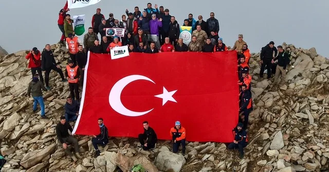 Bingöl de Cumhuriyet Bayramı etkinlikleri kapsamında Sülbüs Dağı na zirve tırmanışı Bingöl Haber Habertürk Yerel Haberler