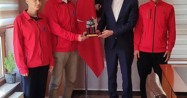 Pazarlar Spor Lisesi Spor Kulübü nden Vali Yardımcısı Kazez e projeler ziyareti Kütahya Haber Habertürk Yerel Haberler