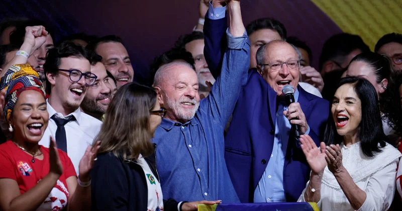 Brezilya da Lula 4 milyondan fazla oy farkıyla kazandı, Flavio Bolsonaro tanımadı