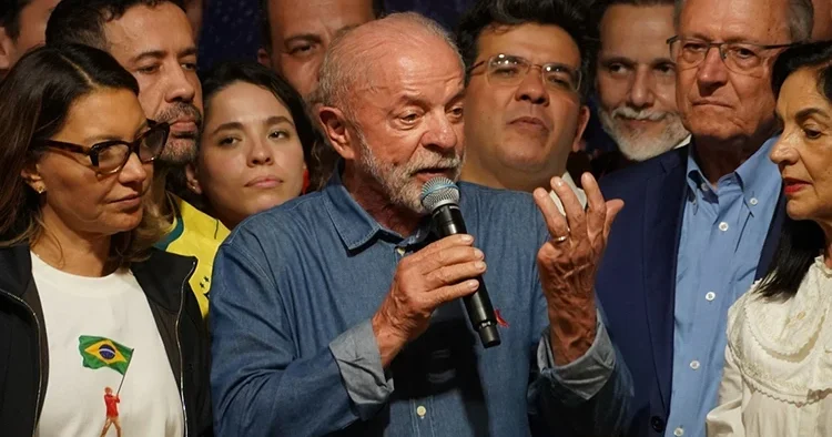 Son dakika...Brezilya da seçimin kazananı Lula da Silva oldu! Bolsonaro, sonuçları tanımadığını duyurdu