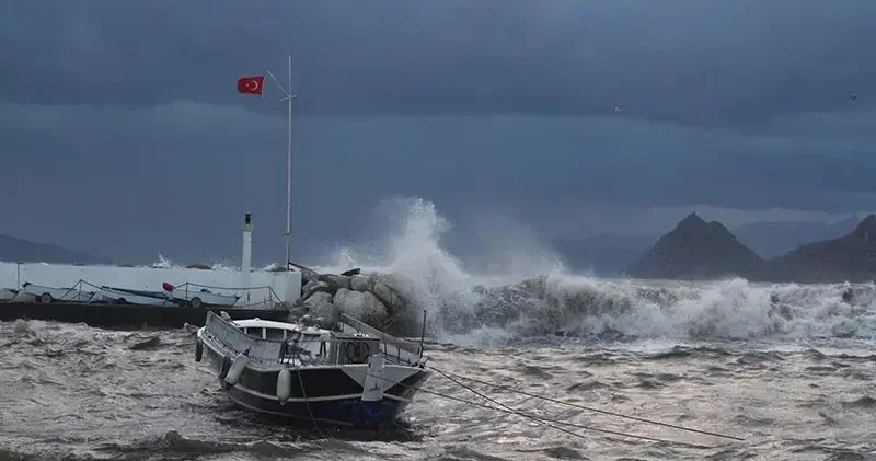Bodrum’da feribot seferlerine fırtına engeli
