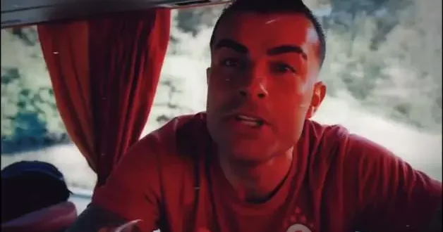 Abdülkerim Bardakcı dan derbi öncesinde Fenerbahçe ye şarkılı gönderme...