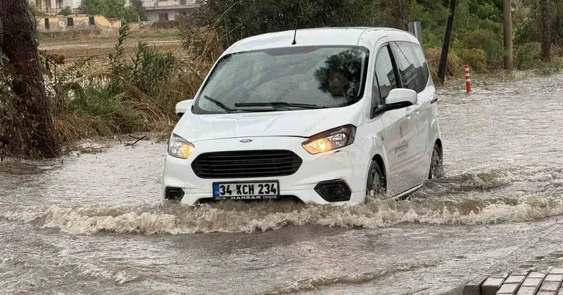 İncirliova’da yağış etkili oldu, yollar göle döndü