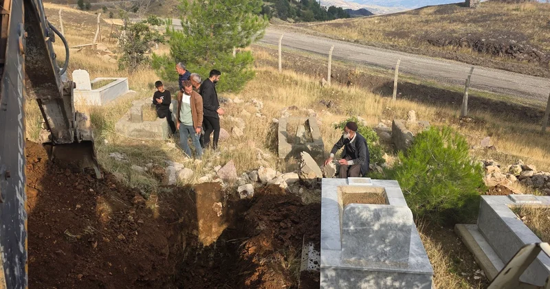 Gerger de yaşlı çift ölüm sonrasına hazırlandı: Kabirlerini iş makinesiyle kazdırdılar