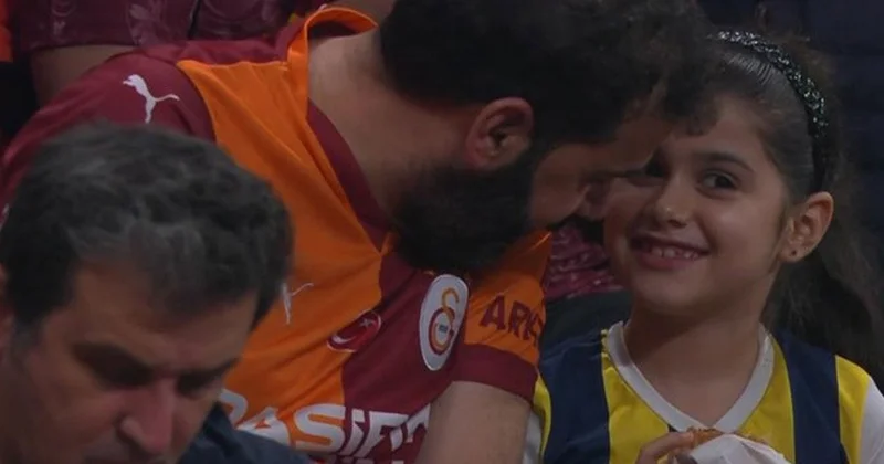 Maça damga vuran kare! Galatasaraylı baba, Fenerbahçeli kızıyla tribünde