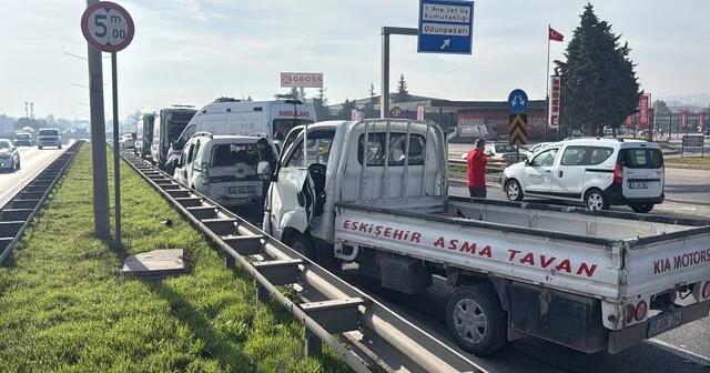 Eskişehir çevreyolunda pikap hafif ticari araca çarptı: 7 yaralı Eskişehir Haber Habertürk Yerel Haberler