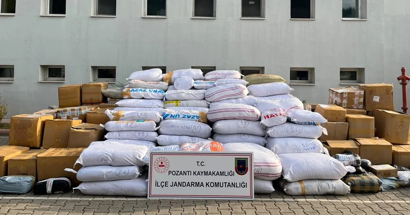 Adana Pozantı da jandarma 6 ton kaçak tütün ele geçirdi, 2 sürücü gözaltına alındı