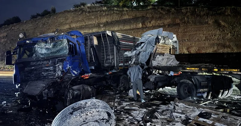 Elazığ da 3 tır zincirleme kazaya karıştı