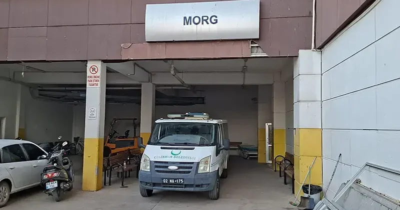 Merdiven boşluğuna düşen işçi kurtarılamadı