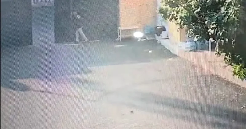 Fıstık Hali nde dehşet anları: Üzerine tonlarca ağırlıktaki demir kapı düştü