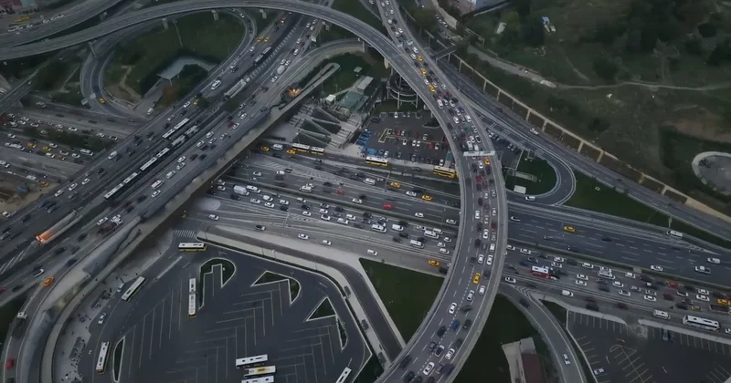 2 maç İstanbul’da trafiği kilitledi! Yoğunluk yüzde 72’ye ulaştı