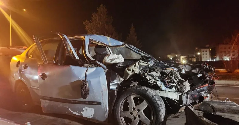 Erzurum da kamyonet ile otomobil çarpıştı: 1 ölü