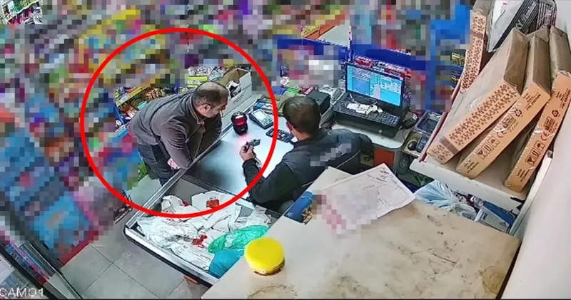 Ailesiyle birlikte ölü bulunan adamın alışveriş yaptığı anlar kamerada