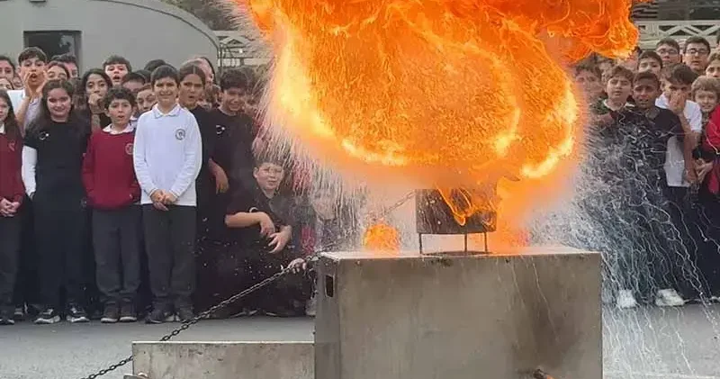 Avcılar da itfaiyeden öğrencilere yangına müdahale eğitimi