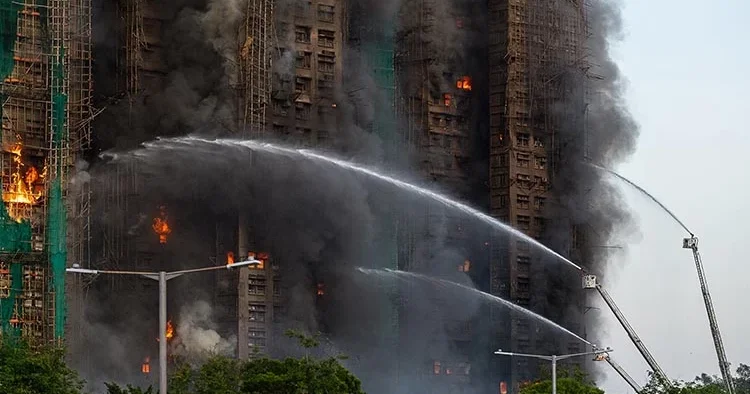 Hong Kong da dehşet anları: Ölüler ve mahsur kalanlar var