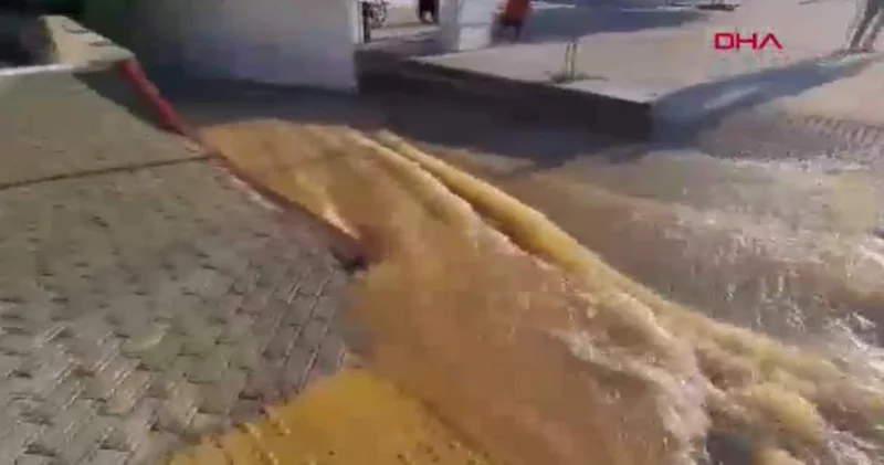 Mersin de su borusu patladı sitenin duvarı yıkıldı