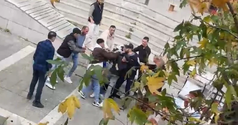 15 yaşındaki kıza taciz iddiası ağabeyi çıldırttı: 1 i ağır 2 yaralı