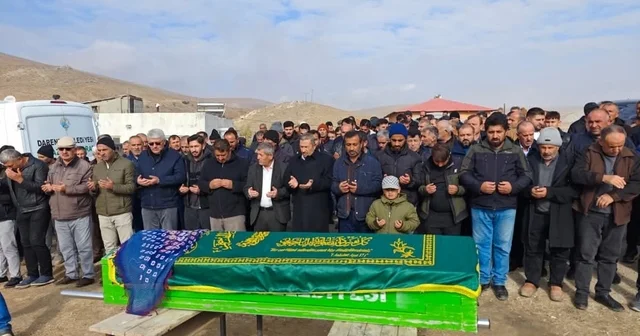 Malatya da kayıp olarak aranırken ölü bulunan kadın defnedildi Malatya Haberleri