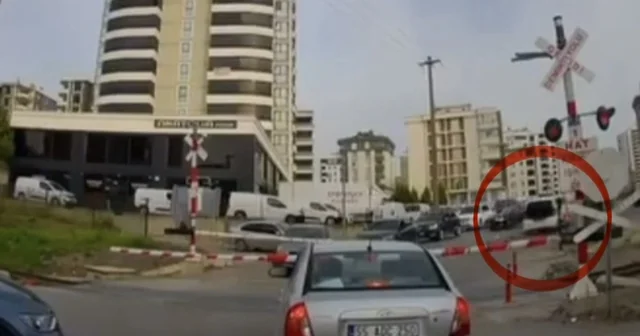 Tren yolu hattında trafik güvenliğini tehlikeye düşüren sürücüye ceza Samsun Haberleri