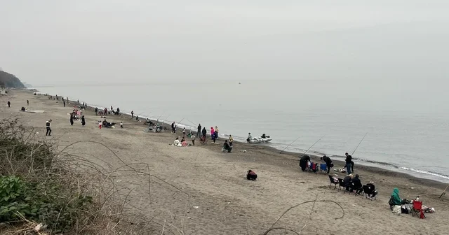Akçakoca sahilleri olta avcılarıyla dolup taştı Düzce Haberleri