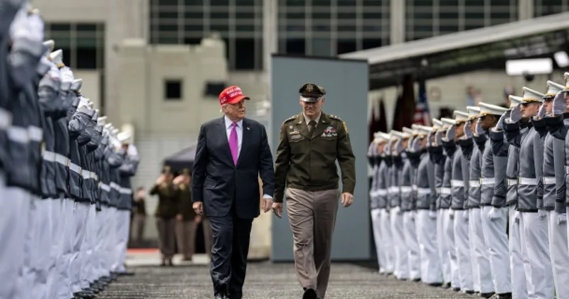 Trump tan flaş Venezuela açıklaması: Gerekirse zor yoldan hallederiz