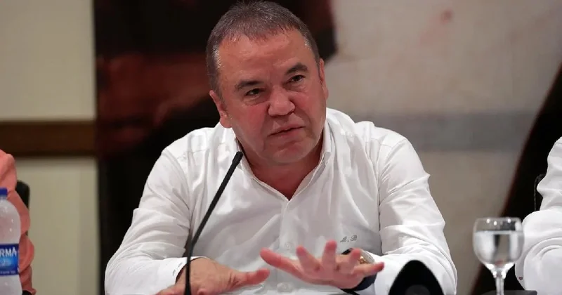 Muhittin Böcek gece acil olarak hastaneye kaldırıldı! Ameliyat mı olacak? Sözcü Gazetesi