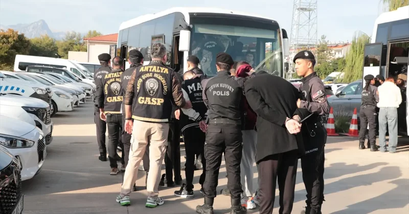 Sosyal medyada buluşma tuzağı kuran dolandırıcılık çetesi çökertildi