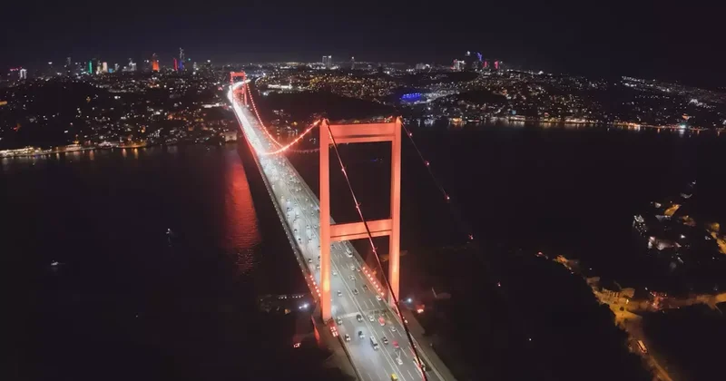 FSM Köprüsü ve Galata Kulesi turuncu renkle ışıklandırıldı