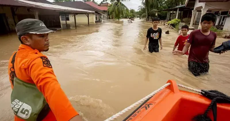 Endonezya’da sel ve toprak kayması nedeniyle 10 kişi hayatını kaybetti