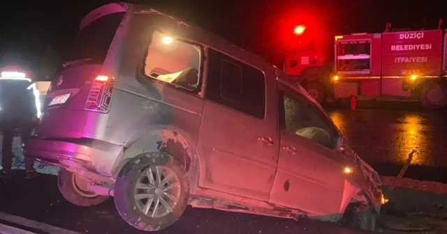 Kontrolden çıkan araç trafik levhalarına çarptı: 2 yaralı Osmaniye Haberleri
