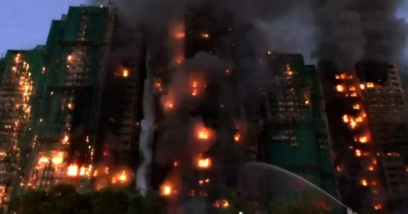 Hong Kong da dev yangın! Alevler tüm katları sardı