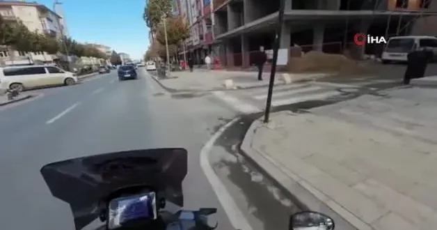 Birbirine yol veren vatandaşların diyaloğu herkesi güldürdü