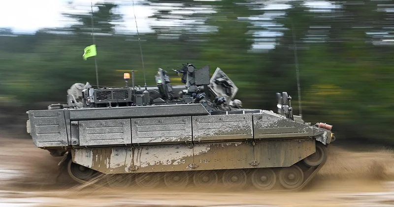 İngiltere ordusunun zırhlı araçları, askerleri hastanelik etti