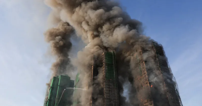 Hong Kong da büyük yangın: İki kişi yanarak öldü Sözcü Gazetesi