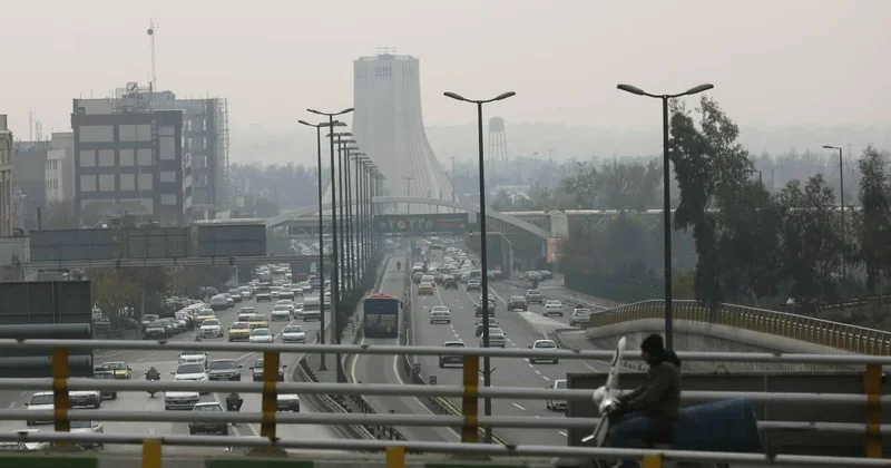 İran da hava kirliliği ve grip salgını nedeniyle 18 eyalette eğitim uzaktan yapılıyor